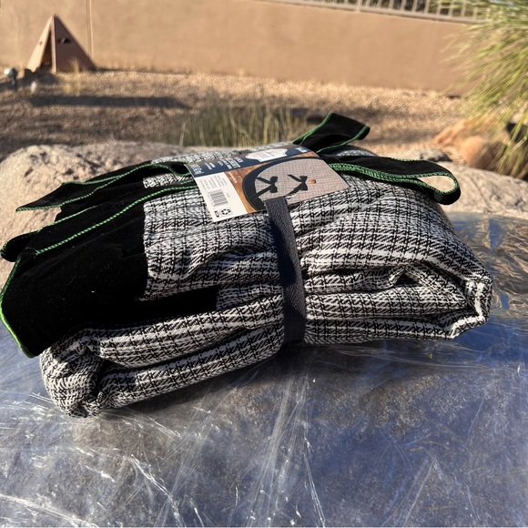 ⬇️HOLIDAY TIME NWT Tree Skirt Size 56” Color Black & White Plaidish Pattern - Picture 3 of 5